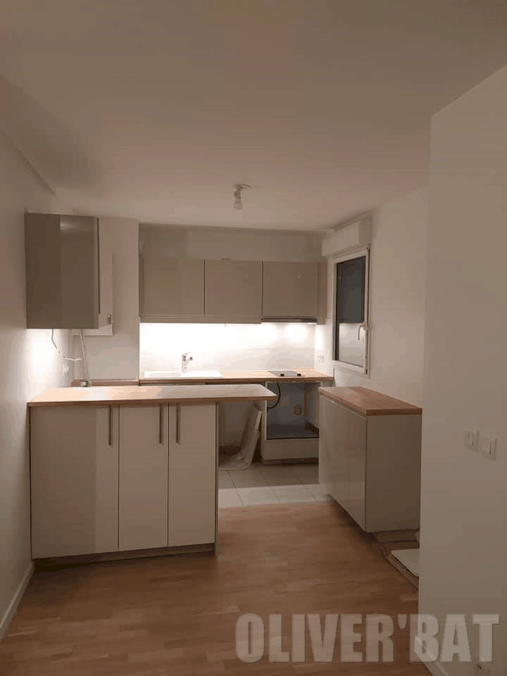 Aménagement cuisne, peiture, sol en carrelage et parquet