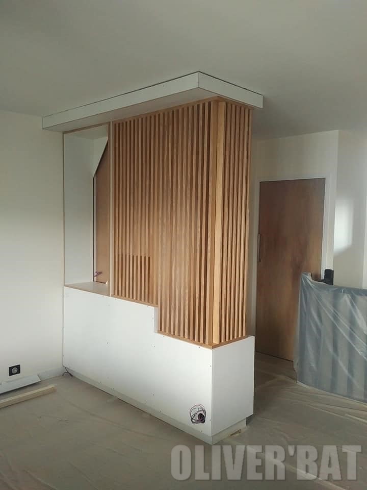 MENUISERIE : Cloison sur mesure de séparation avec placard de rangement toute hauteur