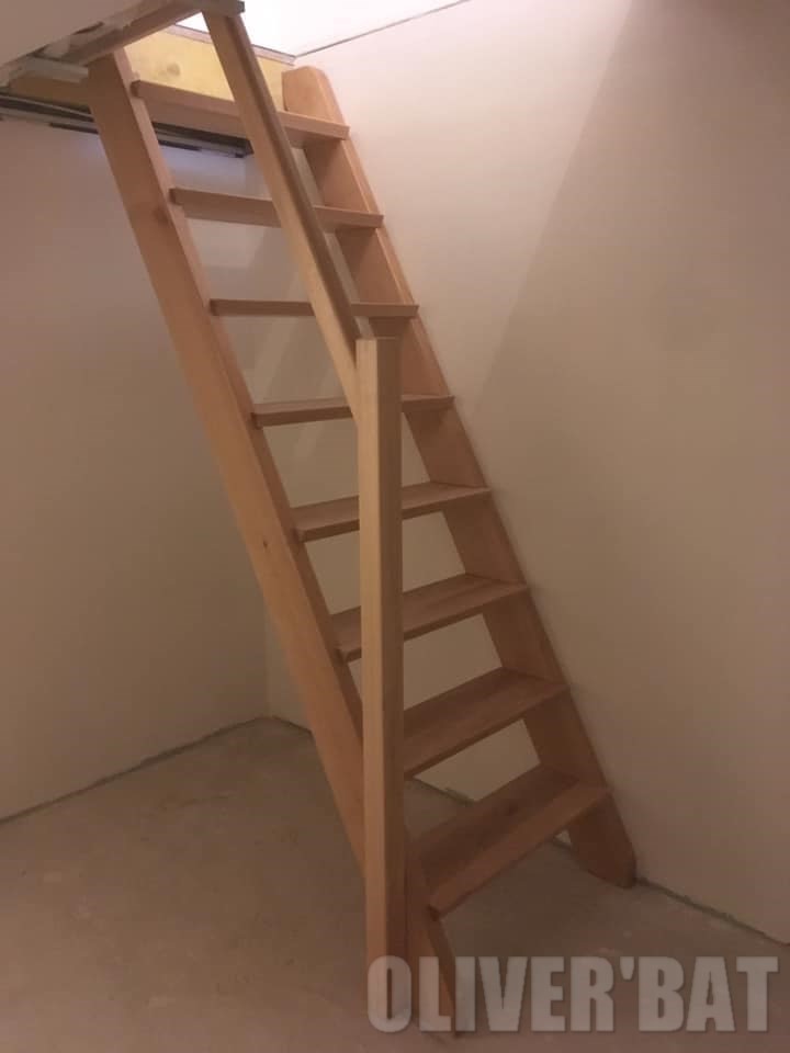 Fourniture et pose d'un escalier sur mesure pour accès mezzanine.