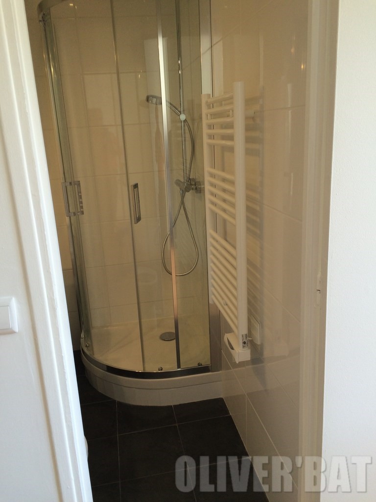 SALLE DE BAIN / DOUCHE EN QUART DE ROND