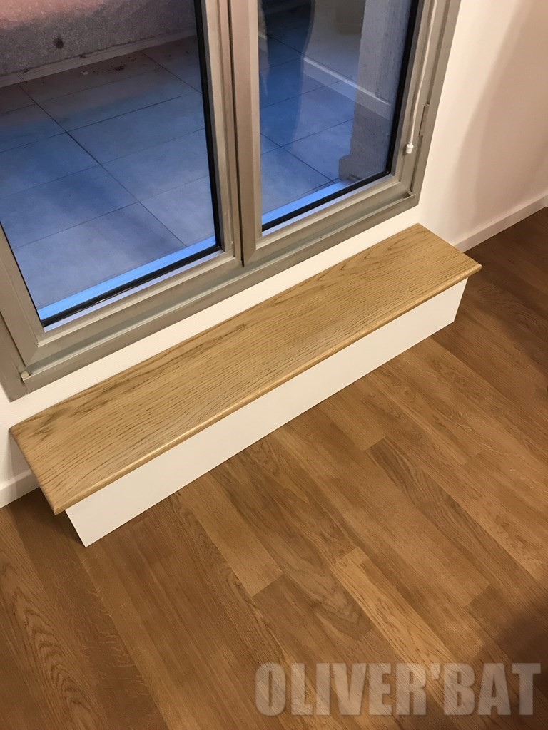 Fourniture d'une marche pour accès extérieur avec coffre de rangement