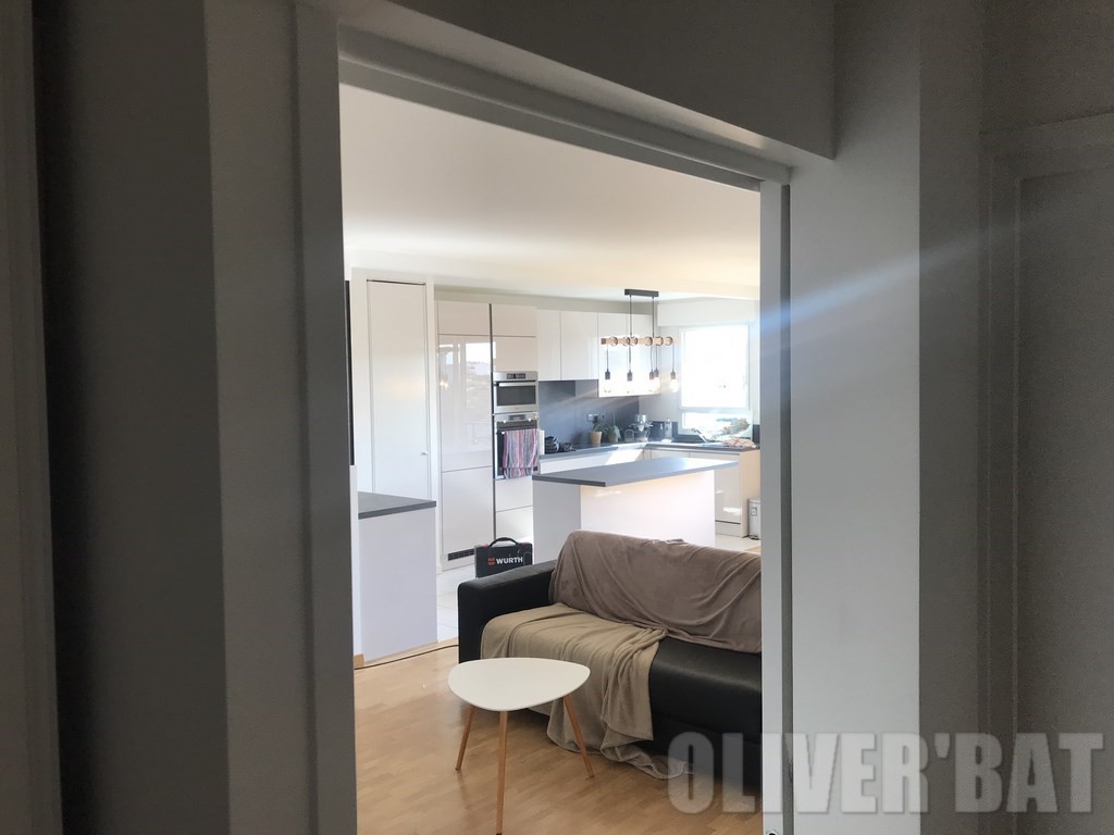 Après découpe de la cloison, finition en peinture