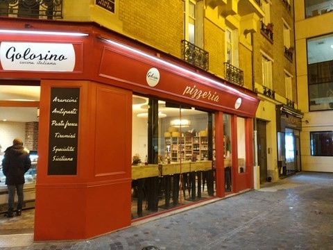 Peintures, corniches leds et moulures extérieures pour restaurant Pizzeria
