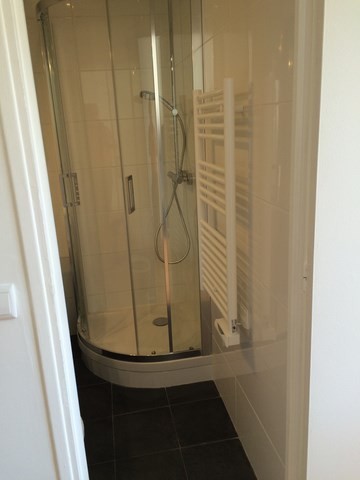 SALLE DE BAIN / DOUCHE EN QUART DE ROND
