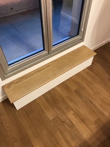 Fourniture d'une marche pour accès extérieur avec coffre de rangement